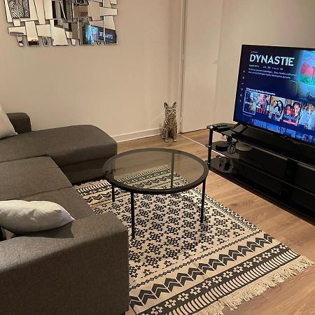 Le Black & White, Hyper Centre - Paisible- Wifi Hd- Netflix- Proche Gare -Ideal Couple Et Business Niort Luaran gambar